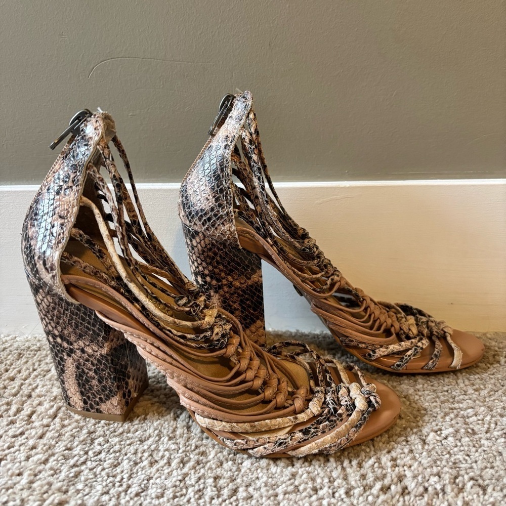 Raphaella Booz Anthropologie Snake Print Heel - size 6 - Picture 3 of 12